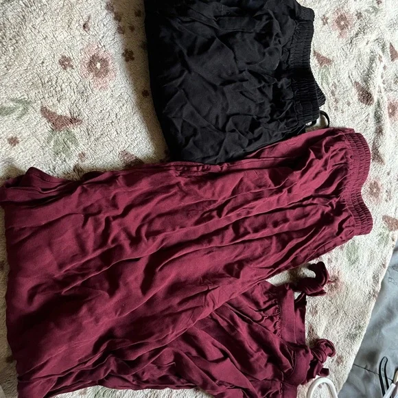 SHEIN Black and Burgundy Ankle & Cropped Pants - Picture 1 of 2